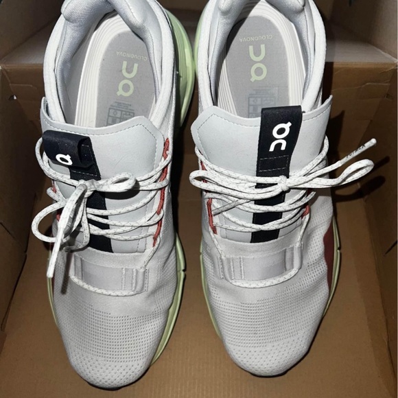 Men’s size 12 oncloud novas. Worn twice for maybe 4 hours total!!! - Picture 2 of 4